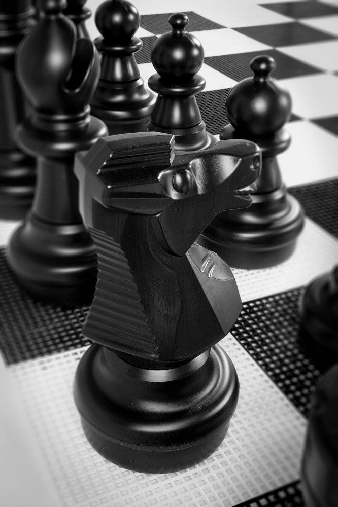 Garden Giant Chess Set With Plastic Board - Garden Giant Chess Set With Plastic Board