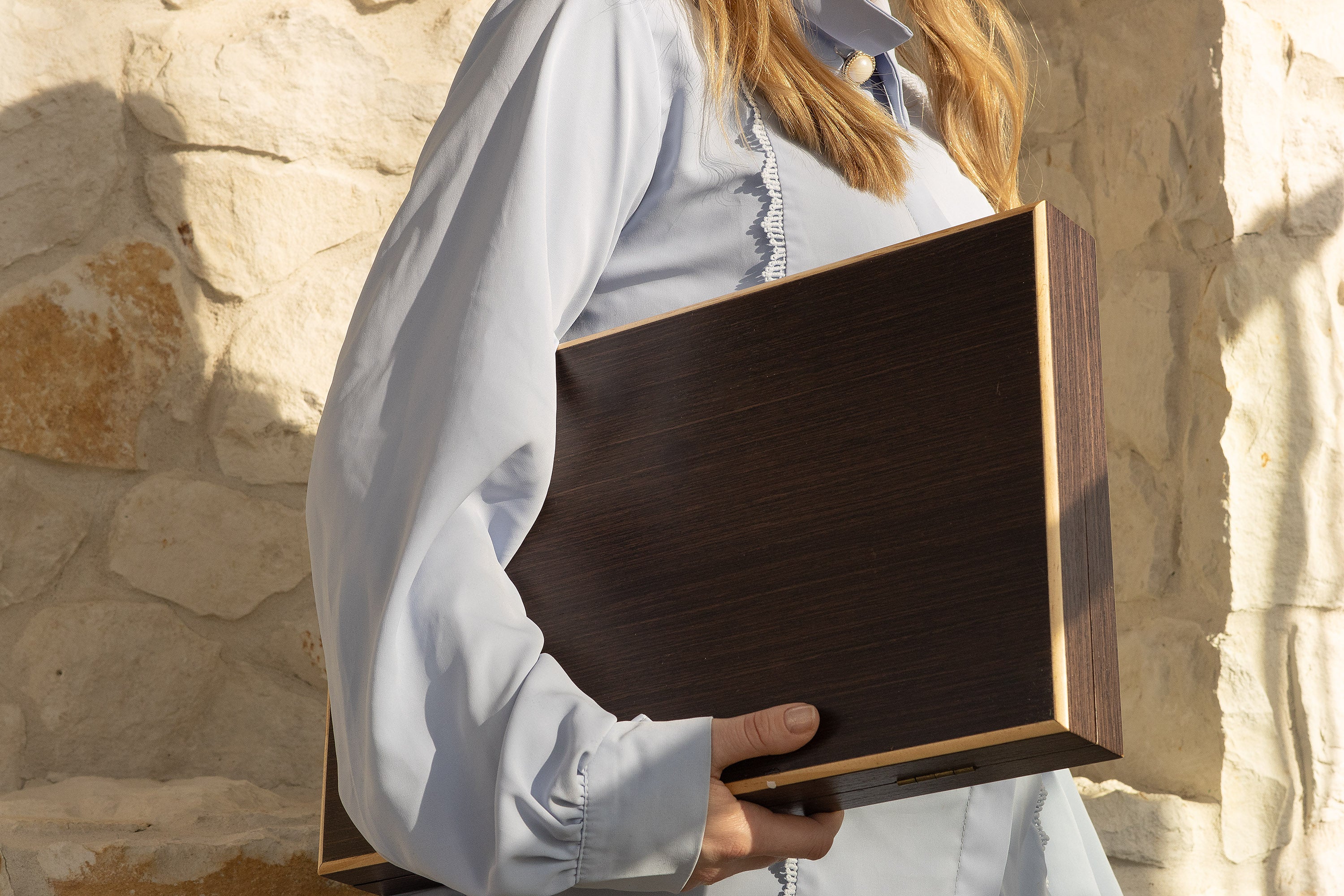 Backgammon in a wooden case (52 x 43.5 cm) - Backgammon in a wooden case (52 x 43.5 cm)