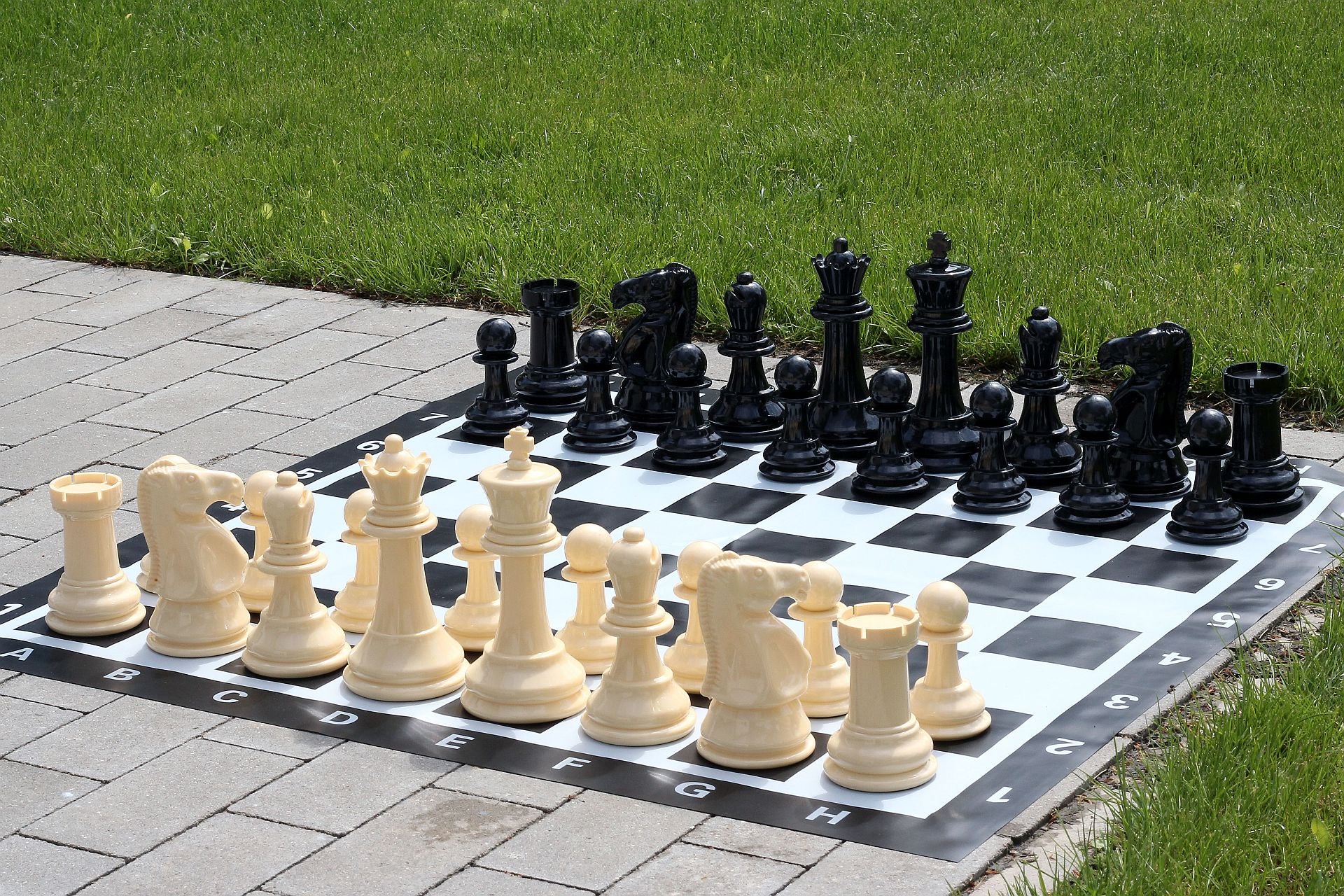 Small size garden chess set - pieces + nylon chessboard - Small size garden chess set - pieces + nylon chessboard
