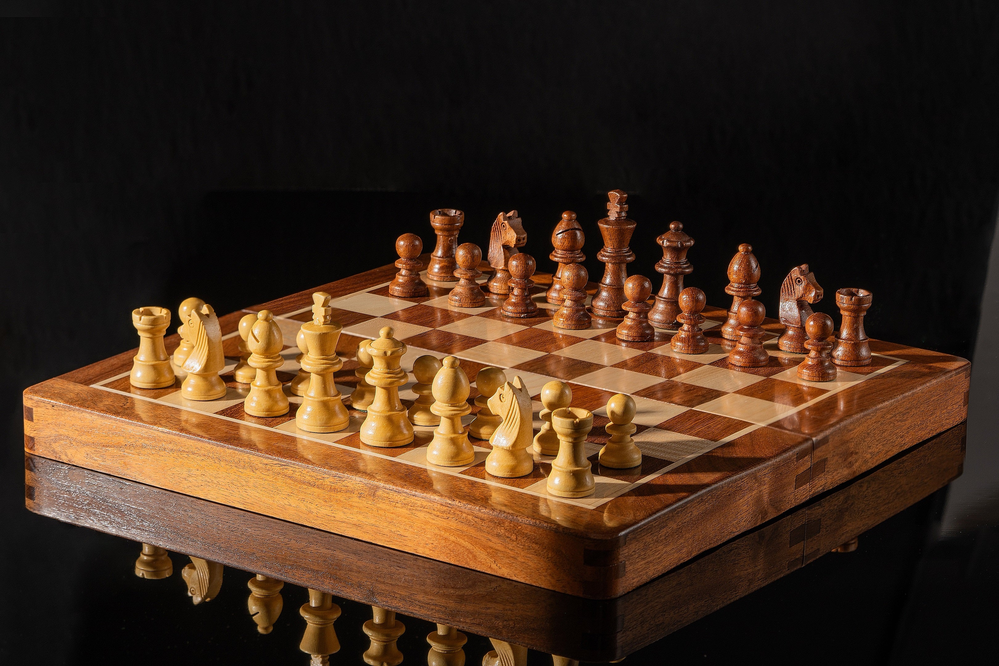 Wooden Magnetic Chess set with 30 cm inlaid chessboard - Wooden Magnetic Chess set with 30 cm inlaid chessboard