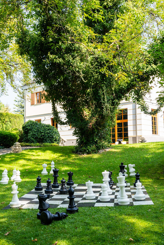 Garden Giant Chess Set With Plastic Board - Garden Giant Chess Set With Plastic Board