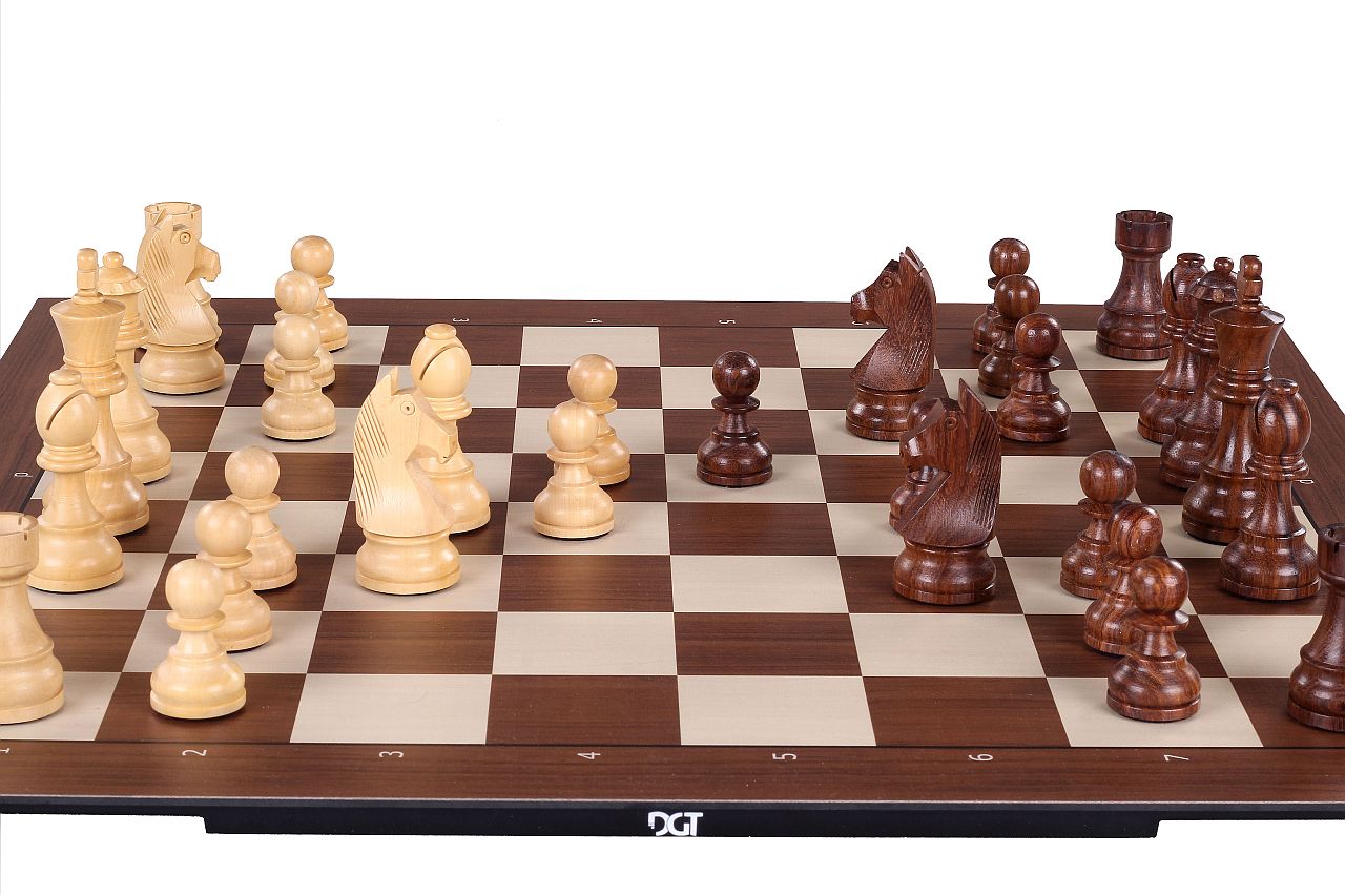 DGT SMART electronic chess set - chessboard + Timeless wooden chess pieces - DGT SMART electronic chess set - chessboard + Timeless wooden chess pieces