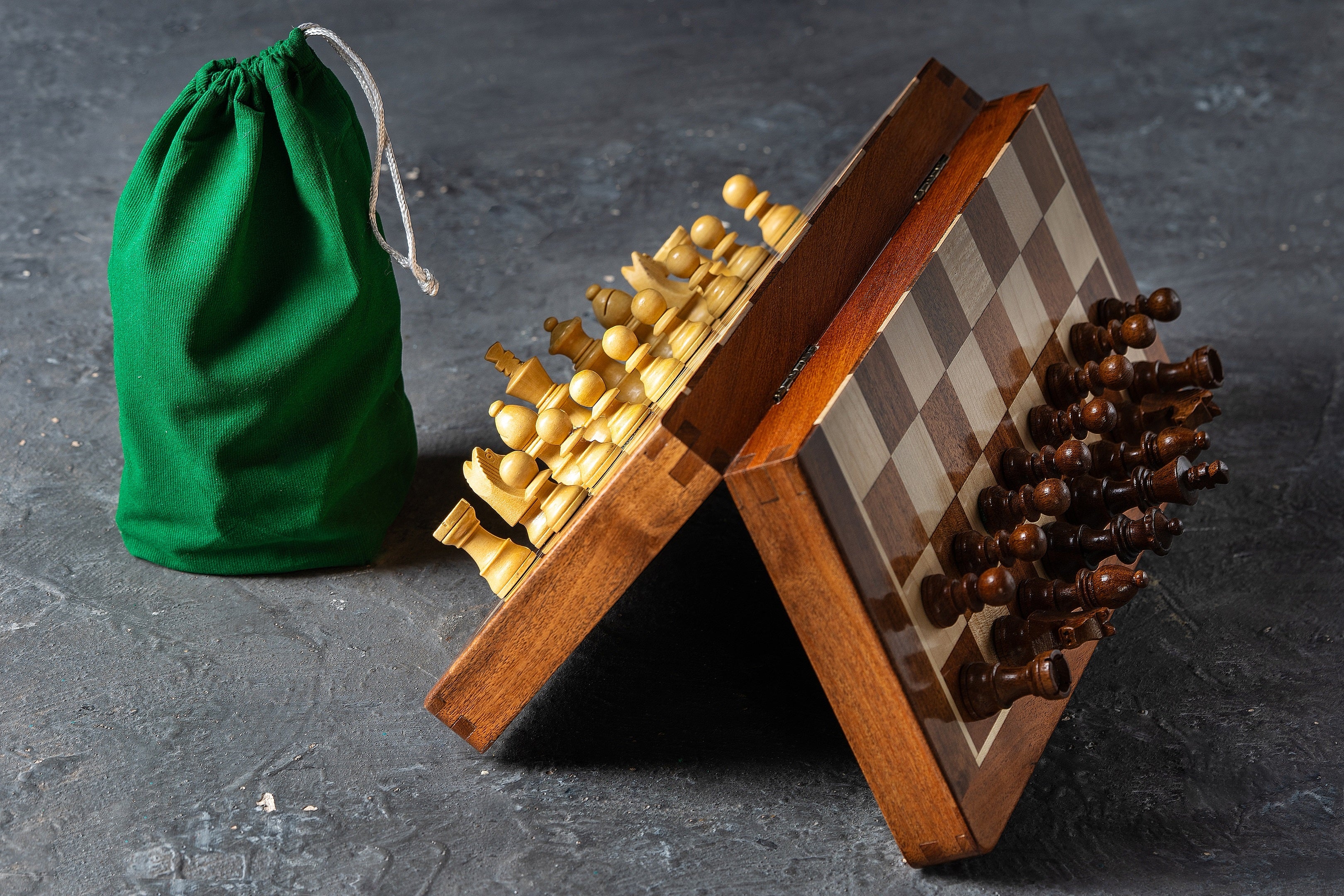 Wooden Magnetic Chess set with 30 cm inlaid chessboard - Wooden Magnetic Chess set with 30 cm inlaid chessboard