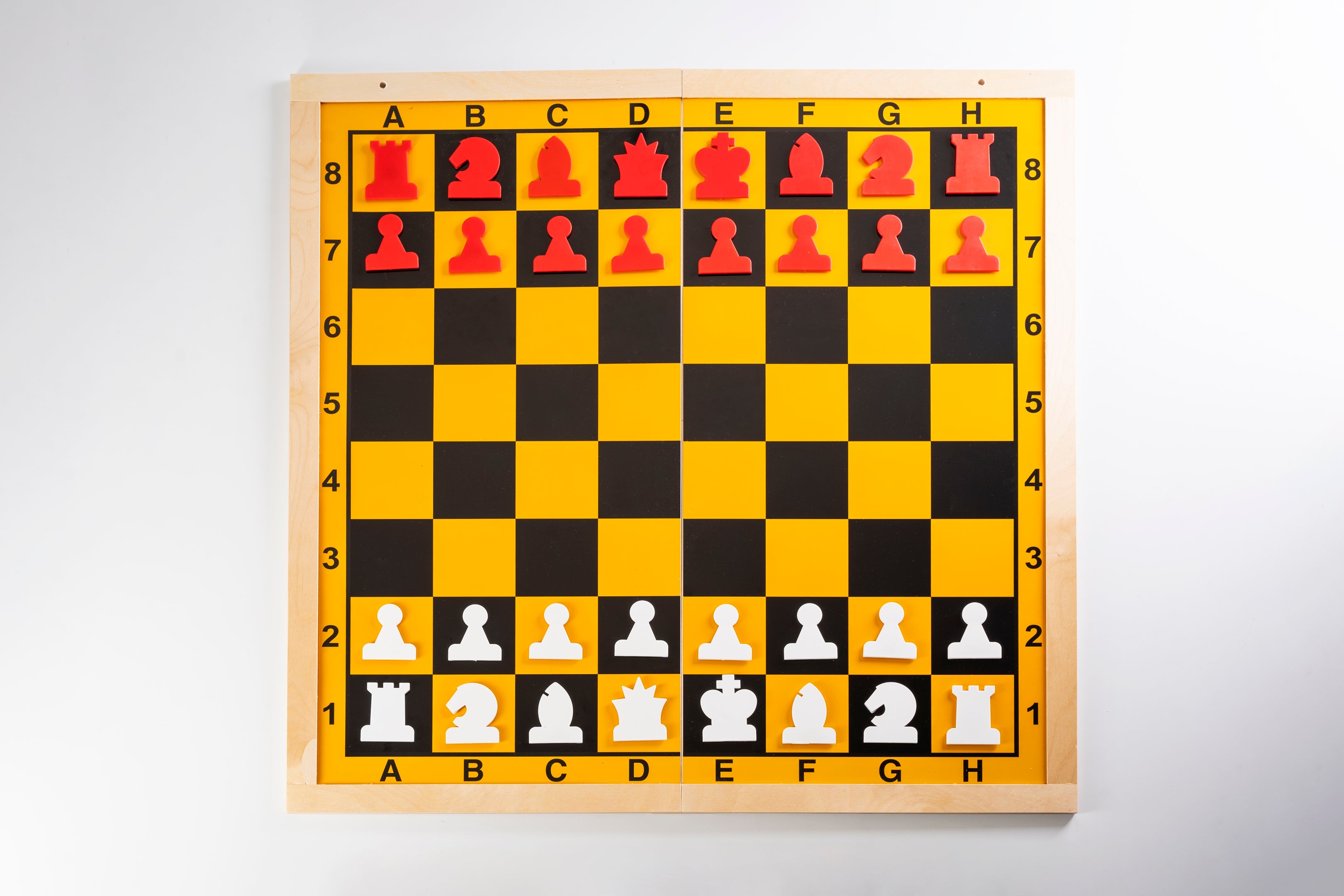 Demonstration magnetic chess set in wooden frame - Demonstration magnetic chess set in wooden frame