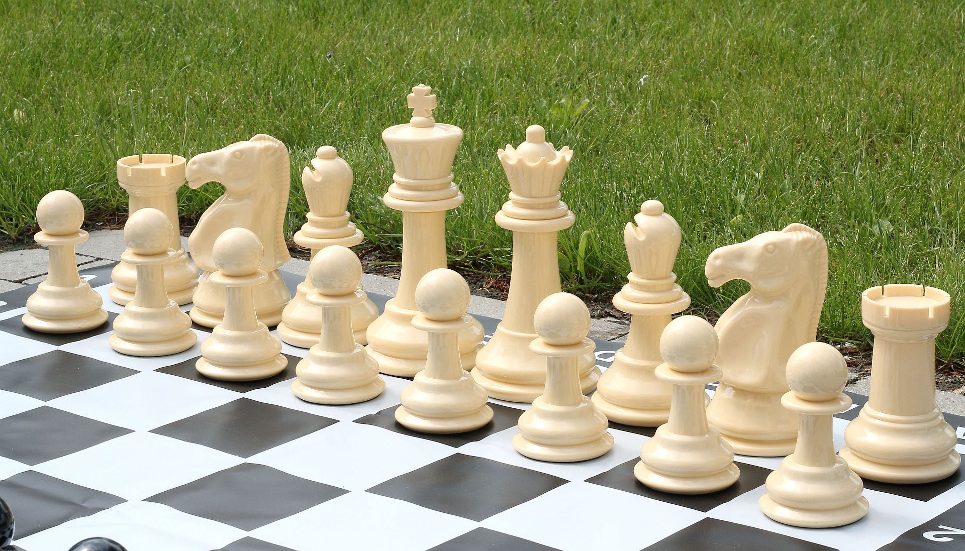 Small size garden chess set - pieces + nylon chessboard - Small size garden chess set - pieces + nylon chessboard