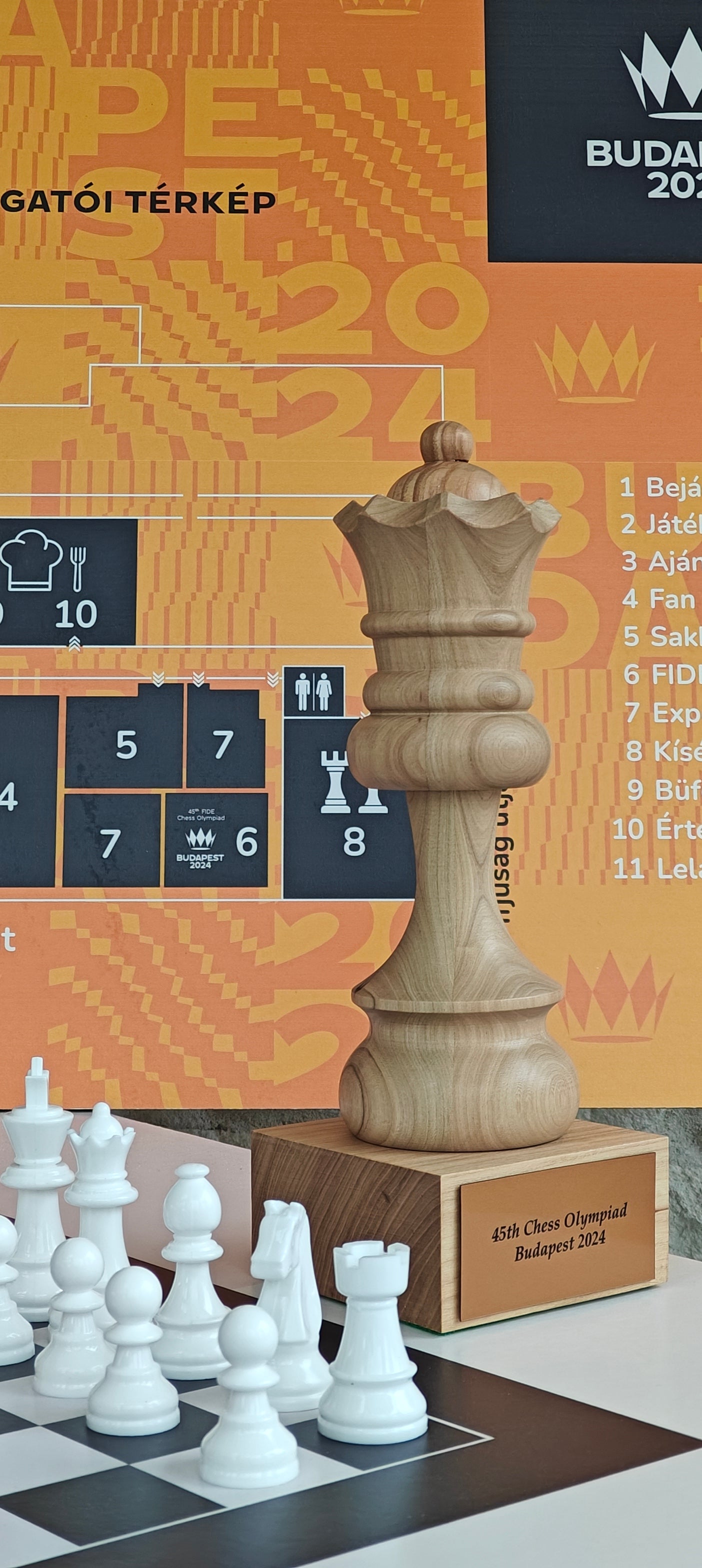 Wooden Chess Trophie - Black King (37 cm height) - 641133ea8d14b71180232c62d35727b1
