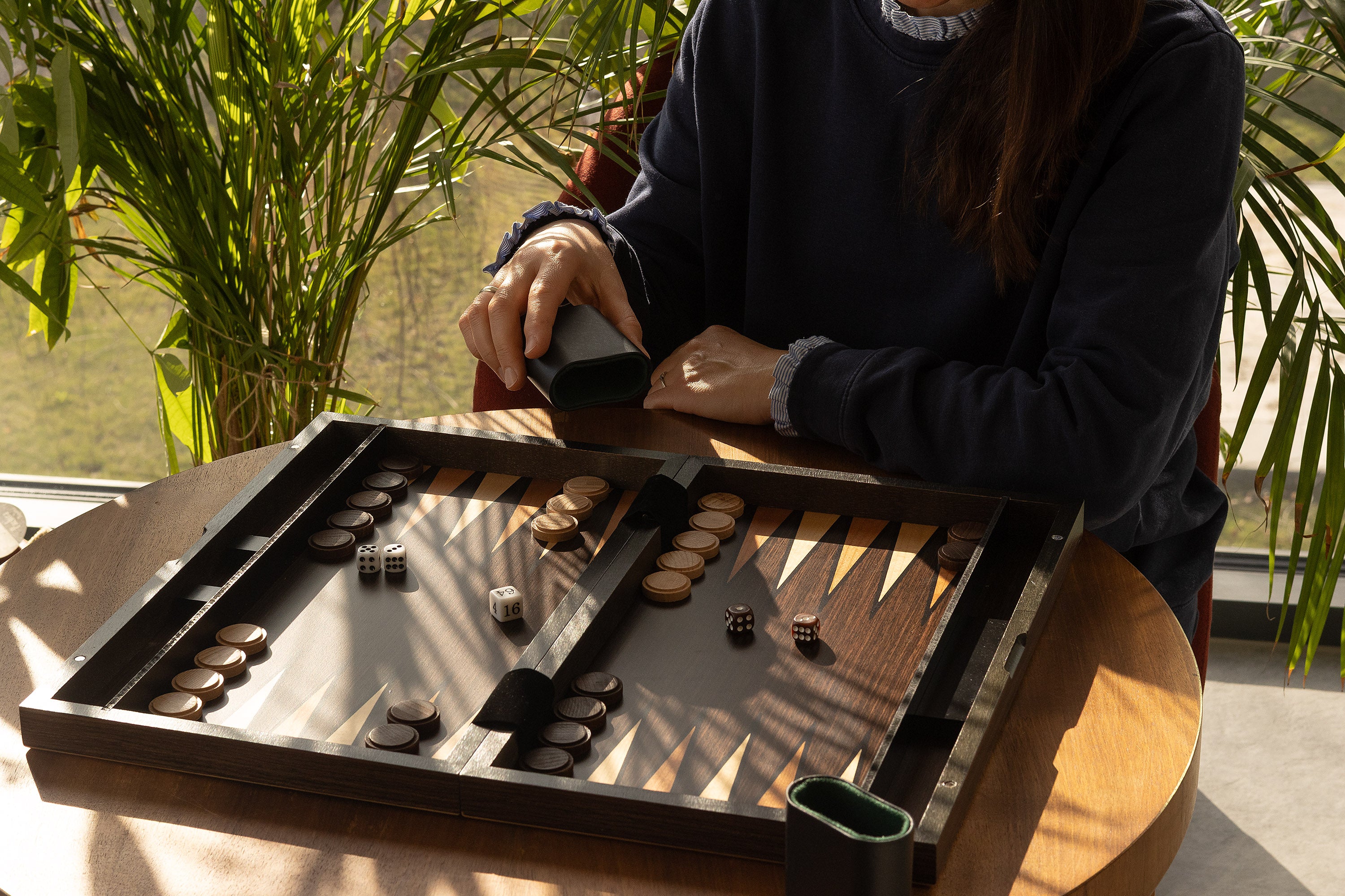 Backgammon in a wooden case (52 x 43.5 cm) - Backgammon in a wooden case (52 x 43.5 cm)