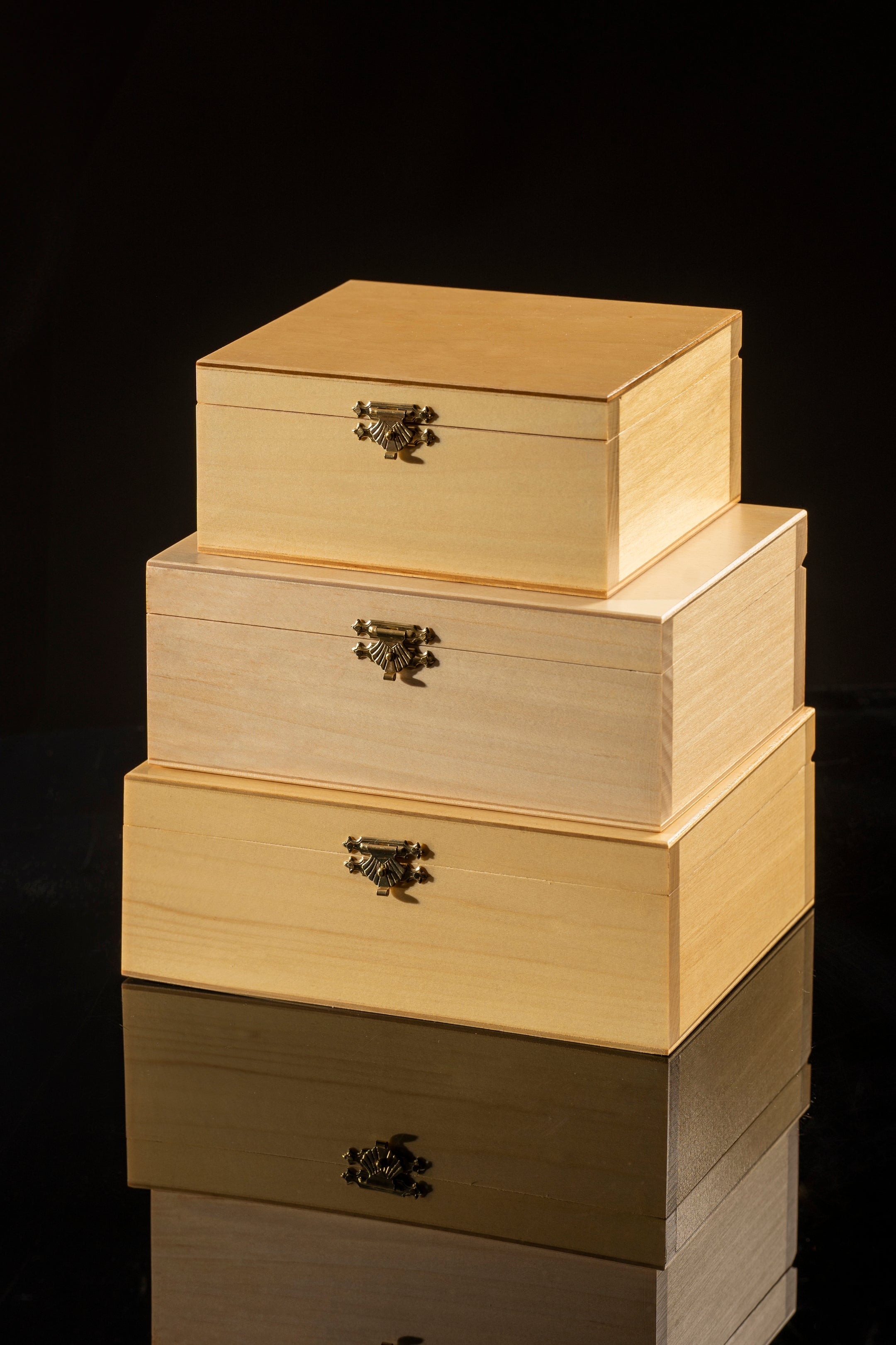 WOODEN CASE FOR No. 7 CHESS PIECES - 21c6106ffc72040fbac3c753fa385275